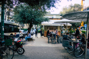 שובם של הקניונים ומכוני הכושר: המשק ייפתח – אבל הילדים יישארו בבית